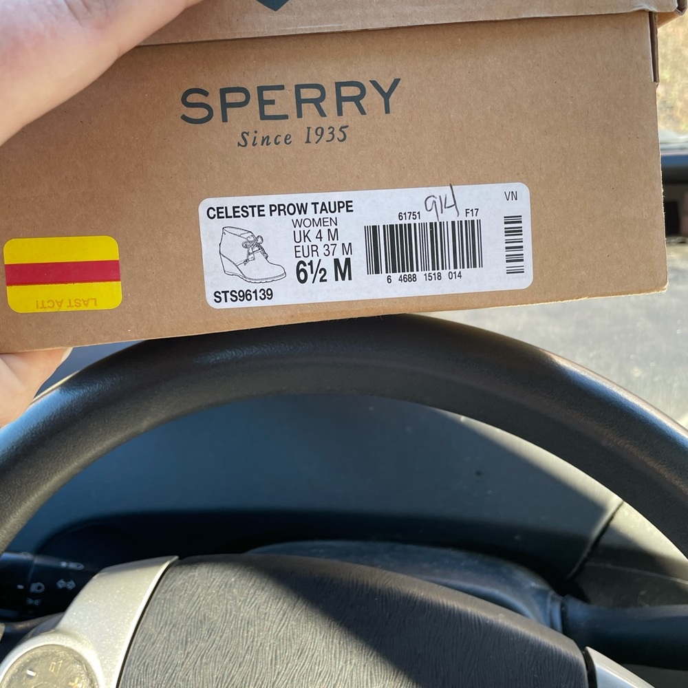 Sperry shoes - Picture 2 of 2